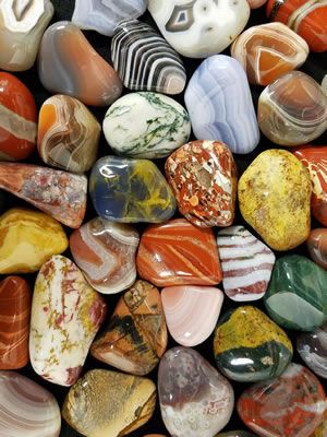 Different Types Of Jasper Stones, Agate Types, Types Of Jasper, Purple Rocks, Rock Tumbling, Rock Identification, Agate Rocks, Stone Wallpaper, Rocks And Fossils