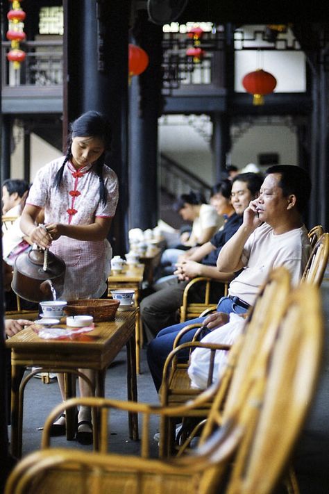 Chengdu, China, is famous for its tea houses :) China Tea House, China Business, Tea Houses, Sichuan China, Chengdu China, Pu Erh, China Hong Kong, Tea Culture, Chinese History