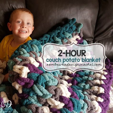 2-Hour Couch Potato Blanket Free Crochet Pattern from Oombawka Design Make this super soft, super plush blanket today! You can crochet the couch size version in 2-hours, or the larger version (with double the yarn) in 4-hours. Have fun! via @OombawkaDesign Arm Crocheting, Loopy Yarn, Finger Knitting Projects, Chunky Crochet Blanket Pattern, Diy Knit Blanket, Finger Crochet, Big Yarn, Chunky Crochet Blanket, Crocheted Blanket