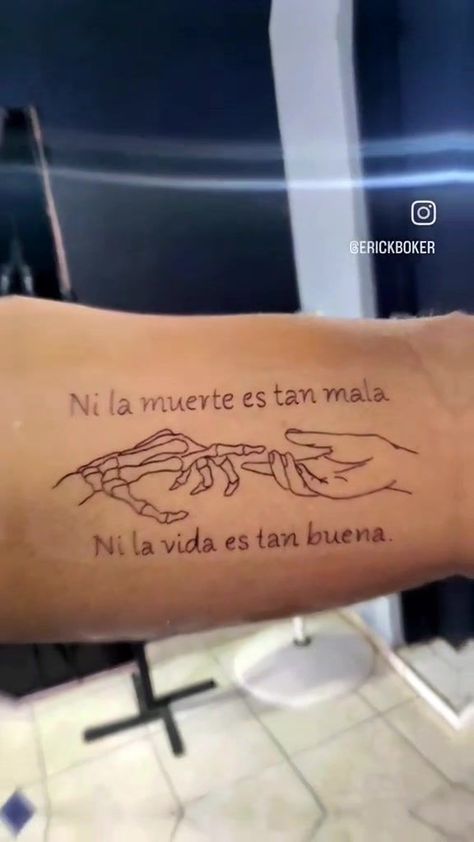 Ni la muerte es tan mala, ni la vida tan buena | Ni la muerte es tan mala, ni la vida tan buena | By Gordon Thornton | Facebook Real Hasta La Muerte Tattoo, Perez Tattoo, La Muerte Tattoo, Tatuaje A Color, Cool Tattoos For Guys, Arm Sleeve Tattoos, Jewelry Tattoo, Dainty Tattoos, Subtle Tattoos