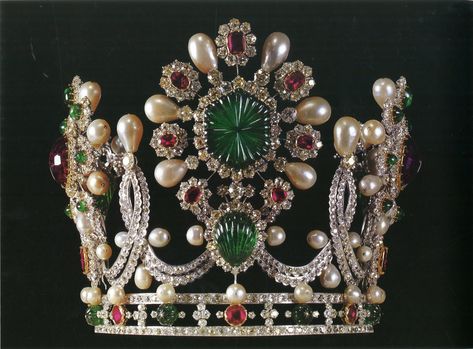 Crown of Her Imperial Majesty, Empress Farah of Iran. Description from kristyhsu.wordpress.com. I searched for this on bing.com/images Farah Diba, Royal Crown Jewels, Imperial Crown, Royal Crowns, Royal Tiaras, Van Cleef And Arpels, Diamond Brooch, Royal Jewels, Royal Jewelry