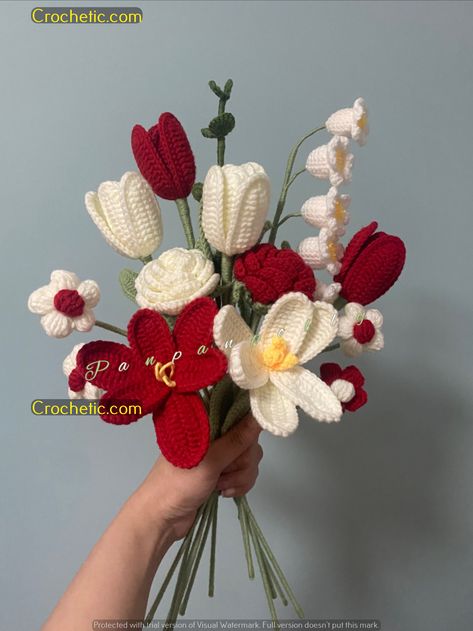 Beginner Crochet Ideas: Fun and Cute Kawaii Crochet Stuffies: Easy Patterns Beginner Crochet Ideas, Fall Characters, Borderline Design, Red Flower Bouquet, Crochet Stuffies, Bouquet Crochet, Crochet Wrist Warmers, Flower Boquet, Flower Chart