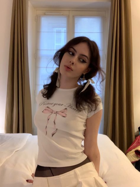 Pigtails With Bows Aesthetic, Lana Del Rey Ribbon Hair, Wavy Hair Pigtails, Lana Hairstyles, Coquette Pigtails, Aesthetic Pigtails, Pigtails Aesthetic, Wavy Pigtails, Pigtails With Bows