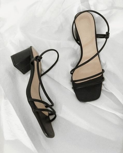 Black Sandals Aesthetic, Elegant Shoes Heels, Diy Heels, Heels Aesthetic, Pretty Sandals, Dr Shoes, Flat Heels, Strappy High Heels Sandals, Fashion Shoes Heels