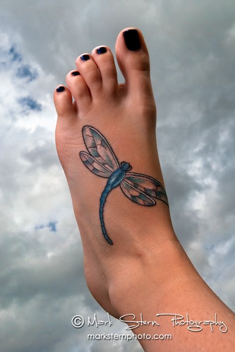 Dragonfly Tattoo Ideas, Tattoo Ideas For Females, Rosen Tattoo Frau, Cute Foot Tattoos, Small Dragonfly Tattoo, Tato Dengan Makna, Dragonfly Tattoo Design, Foot Tattoos For Women, Muster Tattoos