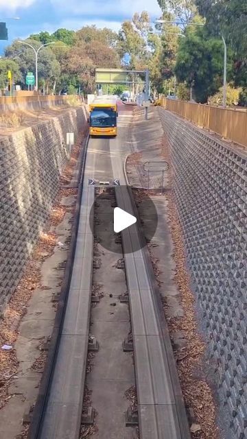 Legend Park Business on Instagram: "🇦🇺 DÉCOUVERTE : LE PROJET O-BAHN BUSWAY...

En Adélaïde, en Australie, le projet O-Bahn Busway permet aux bus de circuler à la fois sur la route et sur une voie spécialement conçue pour eux, semblable à une voie ferrée. Ce système unique, mis en service dans les années 1980, utilise des bus équipés de roues latérales qui les guident sur des rails en béton, permettant une circulation rapide et efficace sans les embouteillages des routes traditionnelles. Le O-Bahn Busway offre une solution de transport rapide pour les navetteurs, reliant les banlieues nord-est au centre-ville d'Adélaïde." Hors Route, Vintage Vw Bus, Rail Transport, Business On Instagram, Rail Car, New Inventions, Vintage Vw, Innovative Ideas, August 1