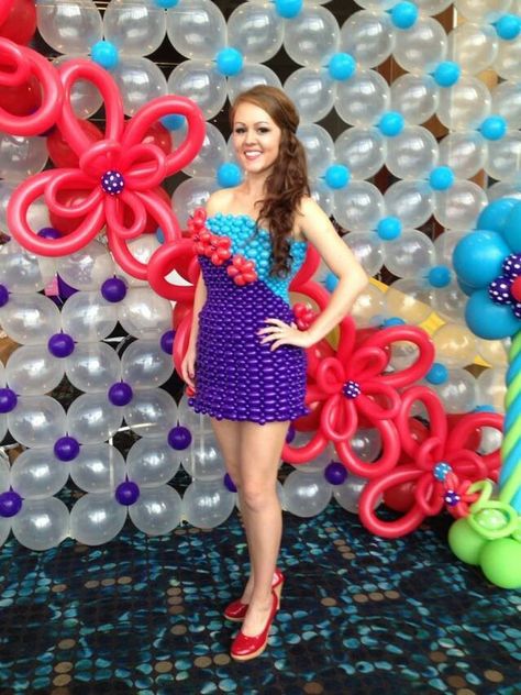 Purpura drees Balloon Fashion, Wedding Dress Fantasy, Rent Wedding Dress, Fantasy Wedding Dress, Decor Balloons, Balloon Dress, Balloon Sculptures, Fantasy Wedding, Balloon Columns