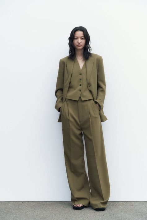 Women's Outerwear | ZARA United States Zara Suits Women, Green Blazer Outfits, Green Blazer Outfits For Women, Zara Green Blazer, Vest Suit Women's, Suit Vest Outfits, Green Blazer Outfit, Outfit Mit Blazer, Khakis Outfit