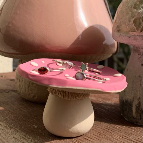 Mushroom Trinket, Clay Jewellery Holder, Polymer Clay Mushroom, Clay Mushroom, Clay Fairy House, Clay Plates, Diy Air Dry Clay, Air Dry Clay Projects, Clay Diy Projects