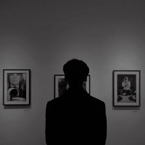 He was looking at art knowing deep inside his mind was art too. Men Avatar Profile, Fictional Characters Wattpad, Aesthetic Pfp For Boys, Dark Boy Aesthetic, Dark Room Aesthetic, Professor Aesthetic, Boys Pfp, Male Pfp, Dark Boy