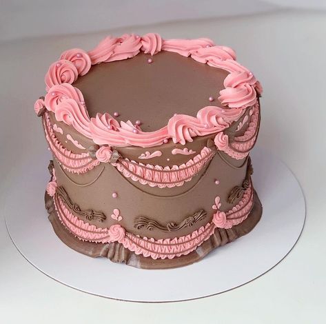 ig: aprilsbakerlondon Cake Costume, Roblox Cake, Vintage Birthday Cakes, Buttercream Cake Decorating, Cupcake Cake Designs, Brown And Pink, Cake Pictures, Cake Lover, Just Cakes