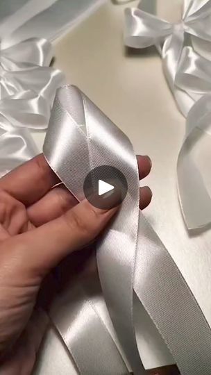 Satin Ribbon Christmas Decor, Helpful Hacks, Ribbon Crafts Diy, Craft Board, Gift Wrapping Bows, Wrapping Gifts, Bow Making, Ribbon Crafts, How To Make Bows