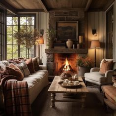 Colonial Drawing Room, Rustic Cottage Living Room Ideas, Fireplace Kitchen, Cozy Family Rooms, Antique House, Casa Country, Basement Apartment, Cottage Living Rooms, Cottage Interiors