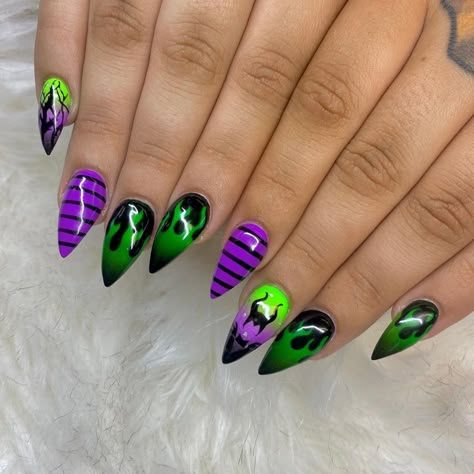 Mal Descendants Nails, Disney Nails Malificent, Goth Disney Nails, Maleficent Inspired Nails, Disney Villains Nail Designs, Disney Villain Nail Art, Dark Disney Nails, Maleficent Nails Designs, Haunted Mansion Nails Disney