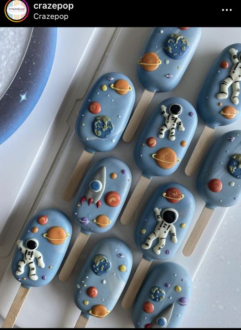 Planet Cake, طفلة حديثة الولادة, Astronaut Party, Sistem Solar, Astronaut Birthday, Space Theme Party, Outer Space Birthday, Space Birthday Party, 1st Birthday Party Themes