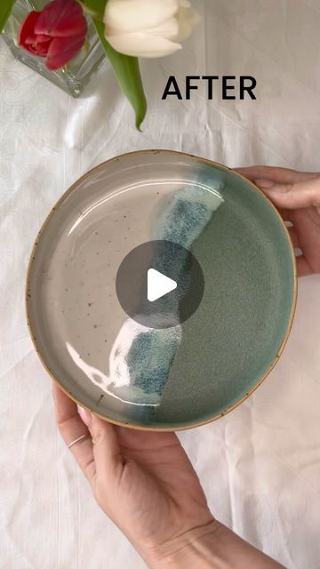 Jini | creative daydreamer on Instagram: "I still love ❤️ the glaze combination very much and can hardly decide which of the two new plates I like better.. green-white or turquoise-white. 🤔 What do you think? . . Hi, 🙋🏼‍♀️ my name is Jini, and it hasn’t been long since I found out that we are all capable of making our own pottery without needing a potter’s wheel. Follow me to see and learn how it’s done.✨🌸 . . 👉🏼For the glaze, I used (as always) @botzglazes brush-on glazes, as they do not emit toxic fine dust and can therefore be used at home without worry. . 👉🏼I glazed this plate half with 9891 green granite and half with 9301 opal white, applying the glazes overlapping each other. Both sides were glazed in two layers. . 👉🏼Then I brushed a thick stripe of 9020 Botz Plus onto the White Clay Glaze Ideas, Ceramic Plates Glaze, Glazed Ceramic Plates, Glaze Plate Ideas, Black Aventurine Glaze Combinations, Amaco Satin Matte Glaze Combinations, Plate Glaze Ideas, Botz Glaze Combinations, How To Glaze Pottery