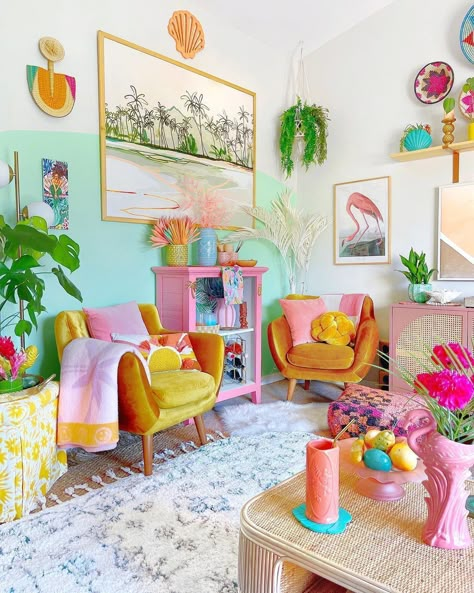 Deco Pastel, Earthy Living Room, Colourful Living Room Decor, Colorful Apartment, Bright Decor, Living Room Trends, Colourful Living Room, Deco Retro, Style Deco