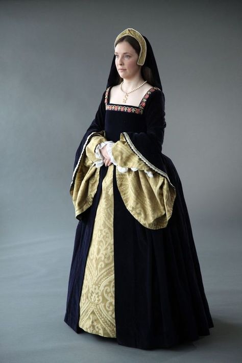 Anne Boleyn Ball Gown Dress Vintage Tudor Period Queen Elizabeth Princess Dresses Victorian Vintage 1530s Dress, Tudor Fashion Women Dresses, Tudor Chemise, Spanish Farthingale, Tudor Fashion Women, 1400s Fashion, The Tudors Costumes, 1500s Fashion, Dresses Victorian