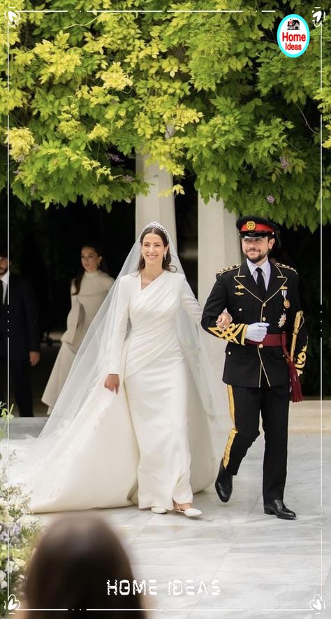 Princess Rajwa Wedding Dress, Queen Rania Wedding, Princess Rajwa, Royal Wedding Dresses, Jordan Royal Family, Kate Middleton Wedding, Princess Caroline Of Monaco, Classy Wedding Dress, Royal Wedding Dress