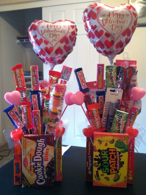 Valentines gifts I made for my kids mall items came from the Dollar Tree. I have Square piece of styrofoam with boxes of candy hot glued around it. Then using bamboo kabob sticks I hot glued candy bars and other little goodies on the sticks and stuck them into the styrofoam. Kids and adults love it. Diy Valentines Gifts For Him, Hadiah Valentine, Skewer Sticks, Kerajinan Diy, Valentines Day Baskets, Candy Bouquet Diy, Valentine Gift Baskets, Valentines Gift Bags, Valentine Baskets