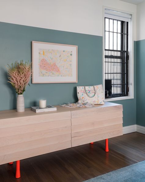 Maximizing and Personalizing a 900-Square-Foot Apartment Tali Roth, Blue Benjamin Moore, Apartment Hunting, Color Combinations Paint, Choosing Paint, Monochromatic Color Scheme, Bright Rooms, Artist House, Wood Drawers