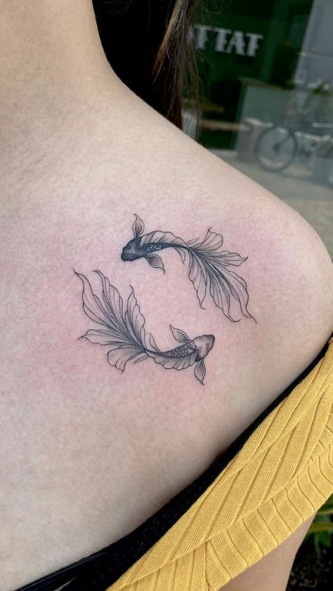 Fish In A Circle Tattoo, Coy Fish Matching Tattoo, Fish Tattoo Ideas For Women, Small Pisces Tattoos Fish, Pieces Koi Fish Tattoo, 2 Fish Tattoo Design, Fish Tattoo Betta, Asian Koi Fish Tattoo, Koi Fish Tattoo On Shoulder