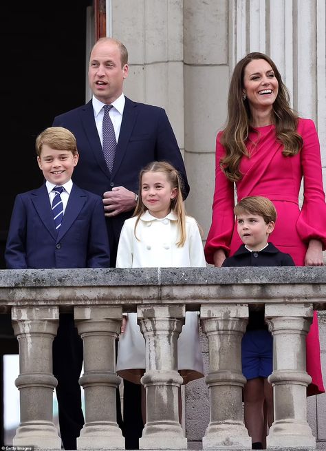 Prince William Family, Carole Middleton, Kate Middleton Wedding, Princesa Kate Middleton, Principe William, Camilla Duchess Of Cornwall, Elisabeth Ii, Reina Isabel Ii, Princess Kate Middleton