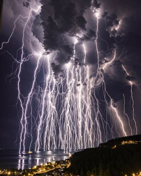 Storm Core, Aesthetic Lightning, Weather Phenomenon, Lightning Sky, Moody Weather, Aesthetic Eclectic, Lightning Art, Lightning Photos, Lightning Powers