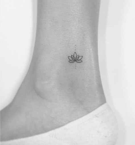 Tattoo Ideas Foot, Tattoo Ideas Ankle, Ankle Tattoo Ideas, Small Lotus Tattoo, Tiny Tattoos For Women, Ear Tattoo Ideas, Muster Tattoos, Small Pretty Tattoos, Petite Tattoos