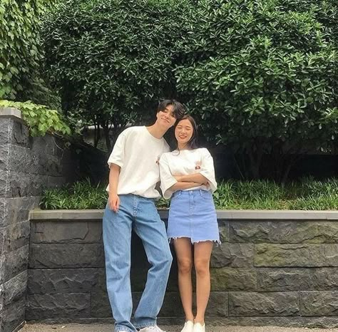 Couple Matching Outfits Casual, Couple Matching Outfits Aesthetic, Couple Twinning Outfits, Couple Outfits Matching Casual, Matching Couple Outfits Aesthetic, Cute Couple Outfits Matching, Matchy Outfit Couple, Couple Outfits Korean, Twining Outfits