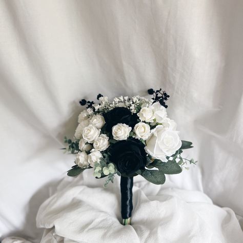 This beautiful artificial wedding bouquet is  made from faux flowers of white and black and silk eucalyptus of green and black. They will make the perfect addition to your big day!  The stems are wrapped in black satin ribbon. The bridal bouquet pictured is 12" (30 cm). Bouquet Size Available: Bridal Bouquet- 12" (30 cm) Bridesmaids Bouquet - 8" (20 cm) Toss bouquet 6" (15 cm) Matching bridesmaids bouquets, toss bouquet, corsages and boutonnières and other accessories are available. Black White Wedding Bouquet, Bouquet For Black Dress, Black And White Bouquet Wedding, Black And White Bridal Bouquet, Black And Silver Bouquet, White And Black Bouquet, Black And White Flower Bouquet, Black And White Wedding Flowers, Black Bridal Bouquet