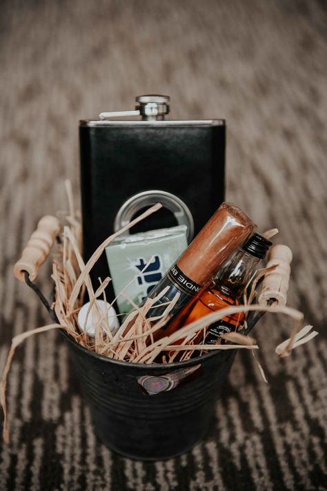 How Much to Spend on Groomsmen Gifts & Where to Buy Them Day Of Gifts For Groomsmen, Gifts For Groomsmen On Wedding Day, Easy Groomsmen Gifts, Groomsmen Day Of Gifts, Groomsmen Wedding Day Gifts, Small Groomsmen Gifts, Country Groomsmen Gifts, Western Groomsmen Gifts, Groomsmen Gifts Wedding Day