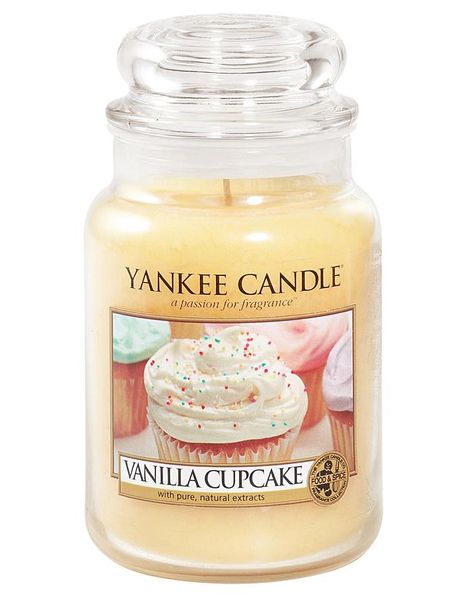 Bougie Cupcake, Yankee Candle Vanilla, Cupcake In A Jar, Yankee Candle Scents, Candle Obsession, Cupcake Candle, Candle Vanilla, Vanilla Scented Candles, Candle Bar