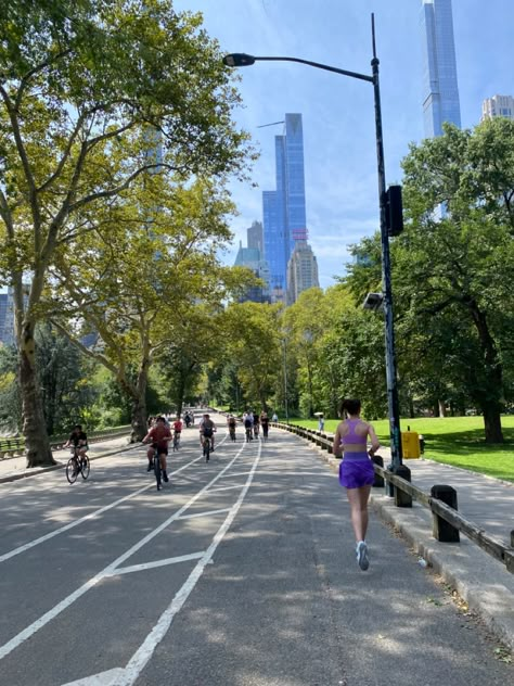 #running #nyc #outfits #centralpark Running Central Park, Running In Central Park, Central Park Running, Running In New York, Running Nyc, Nyc Running, Central Park Aesthetic, Nyc Outfits, Nyc Marathon