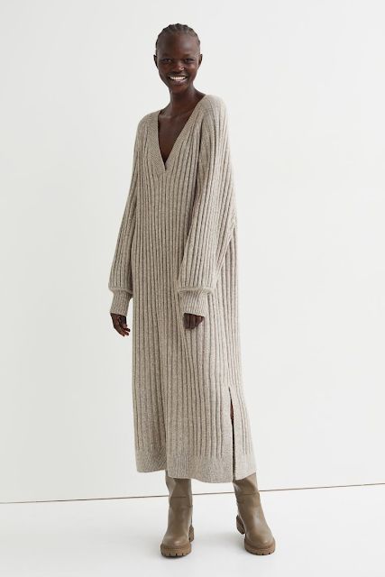 Dresses Casual Winter, Calf Length Dress, Cashmere Dress, Feminine Chic, Dress Beige, Ribbed Knit Dress, Style Minimaliste, Casual Winter Outfits, Embellished Dress