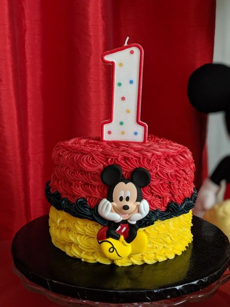 First Birthday Mickey Mouse, Mickey Mouse Smash Cake, Mickey Mouse Clubhouse Birthday Cake, Mickey Mouse Smash Cakes, Smash Cake First Birthday, Mickey Mouse Party Decorations, Mickey Mouse Clubhouse Cake, Hippie Birthday Party, Mickey First Birthday