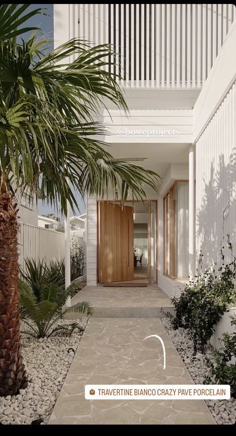 Weatherboard House Extension, Modern Coastal Fascade, Gold Coast House, Breeze Block Seating Area, White Beach House Exterior, Modern Beach House Exterior, Miami Beach House, Front Porch Design Ideas, Hawaiian House