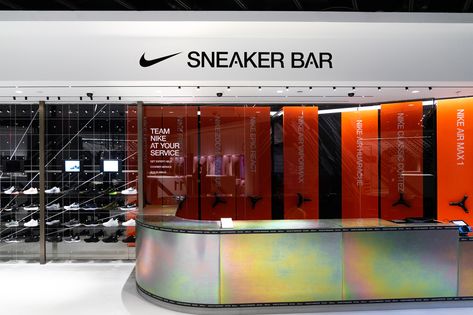 Sections Nike App, Vapormax Nike, Shop Pictures, Architecture Restaurant, Sneaker Bar, Nike Classic Cortez, Classic Cortez, Nike Classic, Up House