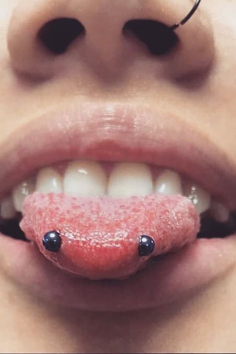 Snake-Eye Piercing Photos and Inspiration Snake Eyes Piercing Aesthetic, Snake Eyes Tongue Piercing Aesthetic, Snake Eyes Piercing Jewelry, Snake Eyes Tongue Piercing, Snake Eyes Piercing, Men's Piercings, Eye Piercing, Face Piercings, Piercings For Girls