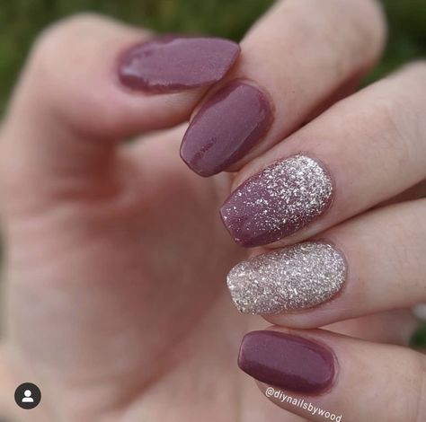 Nail Dipping Powder Colors, Dip Nail Colors, Plum Nails, Glitter Accent Nails, Formal Nails, Ombre Nails Glitter, Ombre Nail Designs, Nails Glitter, Sparkle Nails