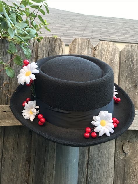 Mary Poppins costume hat! Perfectly Perfect in Every Way Marry Poppins Hat, Mary Poppins Hat Diy, Easy Mary Poppins Costume, Mary Poppins Hair, Mary Poppins Costumes, Mary Poppins Hat, Architecture Cake, Mary Poppins Costume, Disney Dapper Day