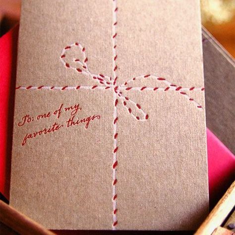 Gift Wrapping Drawing Brown Paper, Diy Valentines Wrapping Paper, Christmas Card Brown Paper, Brown Paper Christmas Cards, Drawing On Wrapping Paper, Valentines Wrapping, Letterpress Christmas Cards, Gift Wrapping Inspiration, Brown Paper Packages