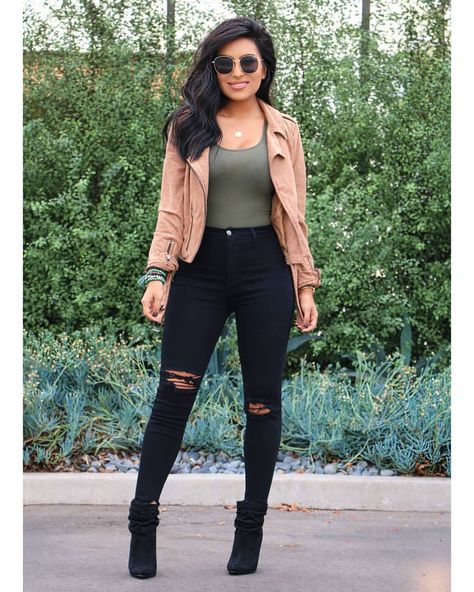 6,494 Likes, 55 Comments - Monica Gabriela • Influencer (@itsmsmonica) on Instagram: “Fav fall essentials...olive, black & tan 🙈 ☺❤ what are some of your fav? #outfitinspo • • Jacket…” Green Bodysuit Outfit, Bodysuit Outfit Jeans, Maxi Dress Outfit Fall, Bodysuit Outfit, Green Bodysuit, Perfect Fall Outfit, Black Jeans Outfit, Body Suit Outfits, Trendy Fall Outfits