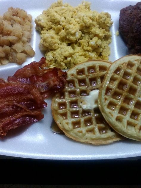 Bacon, potatoes, eggs, sausage and waffles Homeless Ideas, Breakfast Cravings, Bacon Potatoes, Dude Food, Amazing Cookies, Food Addict, Break Fast, Big Breakfast, Food Therapy