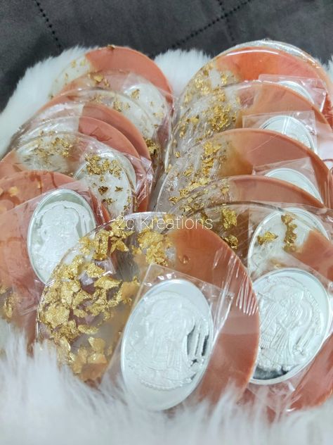 Silver coin platter made with resin and gold foil Silver Coin Packing Ideas For Wedding, Coin Packing Ideas, Resin Platter, Diy Gifts Videos, Wedding Packing, Bridal Gift Wrapping Ideas, Wedding Gifts Packaging, Packing Ideas, Aesthetic Letters