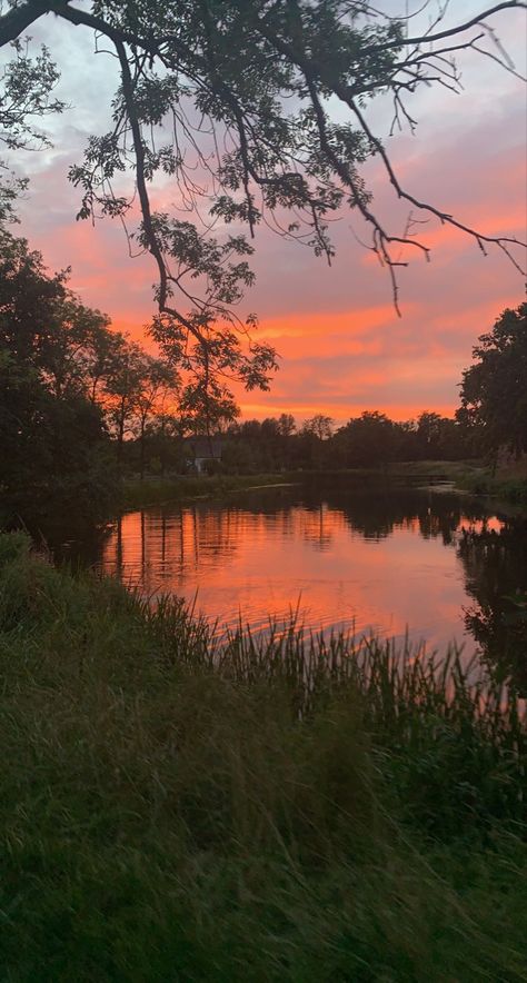 Remote Places, Sunset Lake, Wallpaper Flower, Sky Pictures, Pretty Landscapes, Pretty Sky, Sunset Pictures, American Beauty, Alam Yang Indah