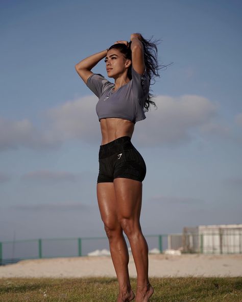 Ruba Ali, Fitness Shoot Ideas, Women Fitness Photography, Gym Photoshoot, Estilo Fitness, Fitness Photoshoot, Athletic Body, Fitness Photos, Fitness Inspiration Body