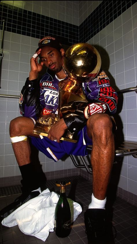 Legendary Basketball Pictures, Kobe Bryant Sitting With Trophy, Coolest Nba Photos, 2000s Basketball Aesthetic, Kobe With Trophy, Jordan Iconic Photos, Hooping Aesthetic, Rare Kobe Bryant Pictures, 90s Nba Aesthetic