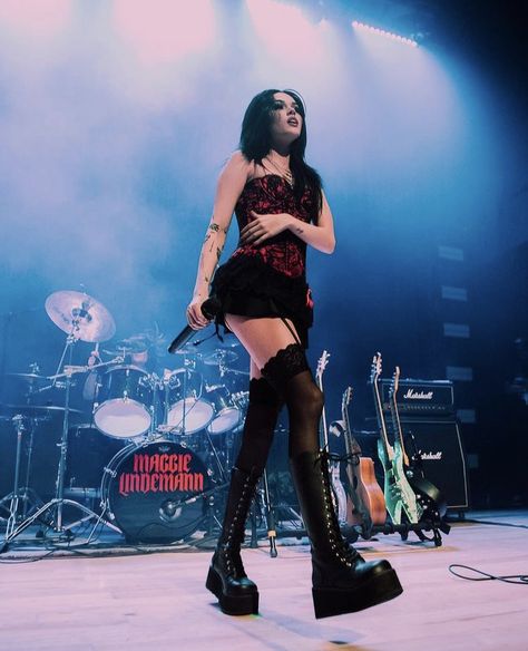 Maggie Lindemann Life Support Tour, Maggie Lindemann Concert Outfits, Maggie Lindemann Fashion, Maggie Lindemann Outfits Goth, Maggie Lindemann Outfits Casual, Concert Performer Outfit Ideas, Maggie Lindemann Tour Outfits, Rockstar Performance Outfit, Maggie Lindemann Performing