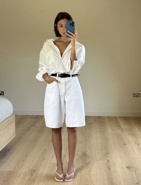 Trendy Shorts Outfits, Bermuda Shorts Outfit, Outfits For Summer, Simple Summer Outfits, Summer Shorts Outfits, Sandals Outfit, Shorts Outfits, Warm Weather Outfits, White Denim Shorts